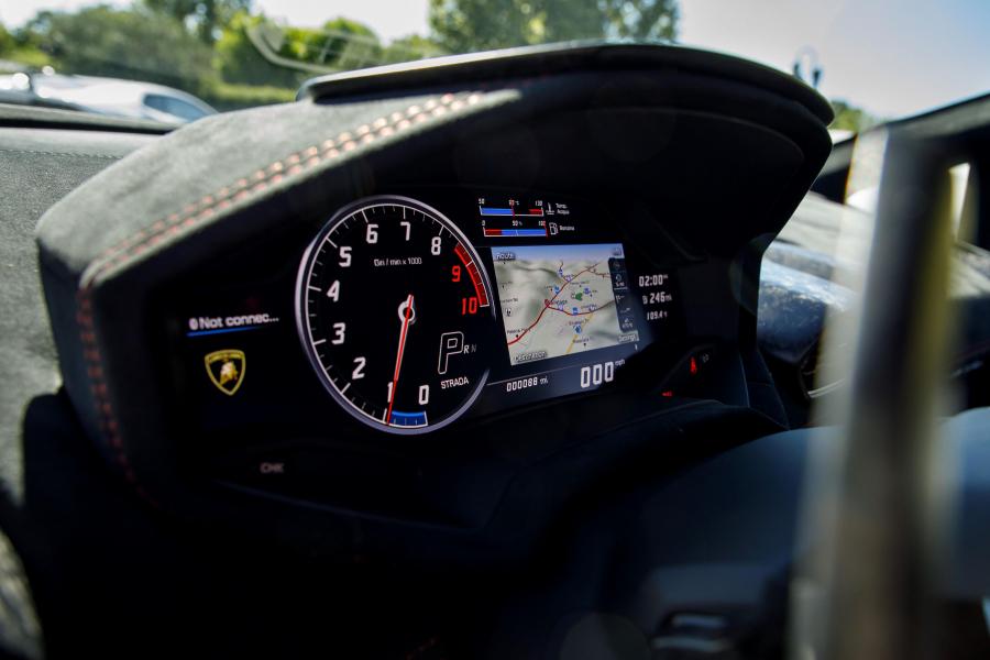 Панель приборов Lamborghini Huracan Perfomante Spyder (LB724) 2018 года  (NA) (фото 12 из 14)